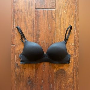 Victorias Secret Black Push Up Bra Size 32B NWOT